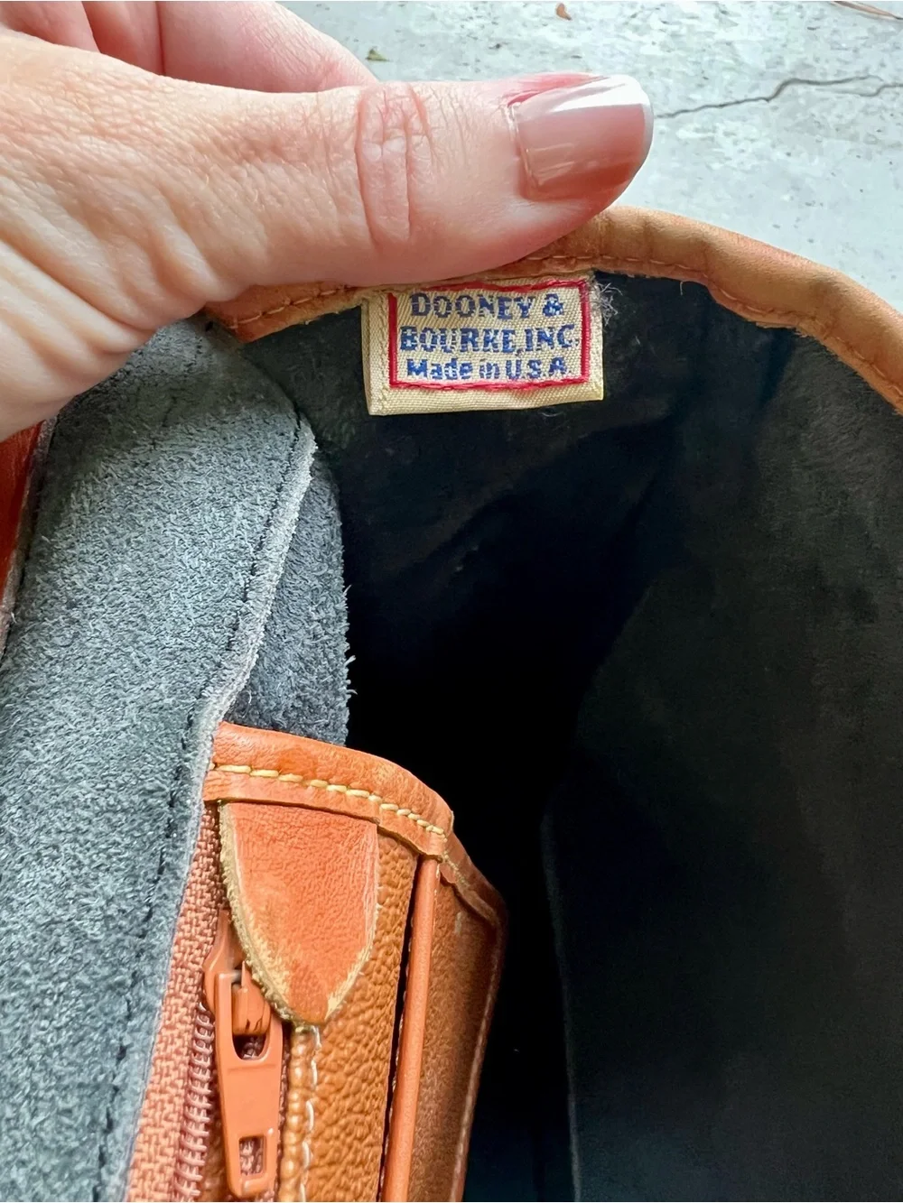 🦆 Vintage Dooney & Bourke AWL Black British Tan Messenger Briefcase USA